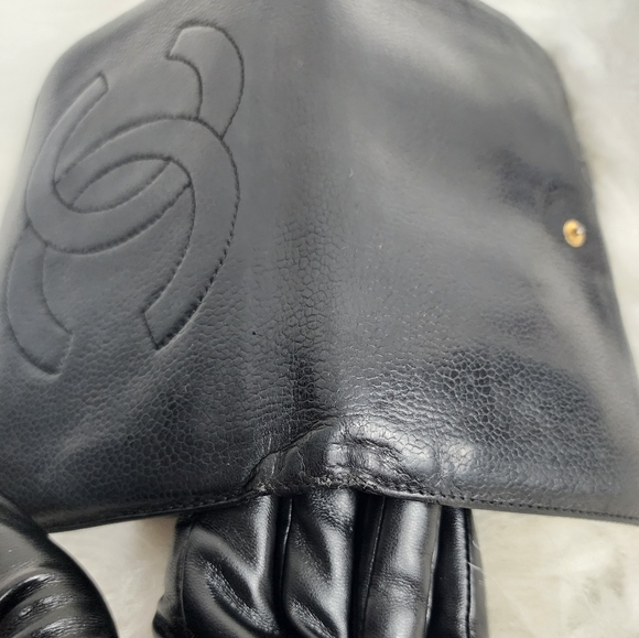 ๐ฏ % Authentic Vintage Chanel black Caviar Leather Wallet - Picture 10 of 17
